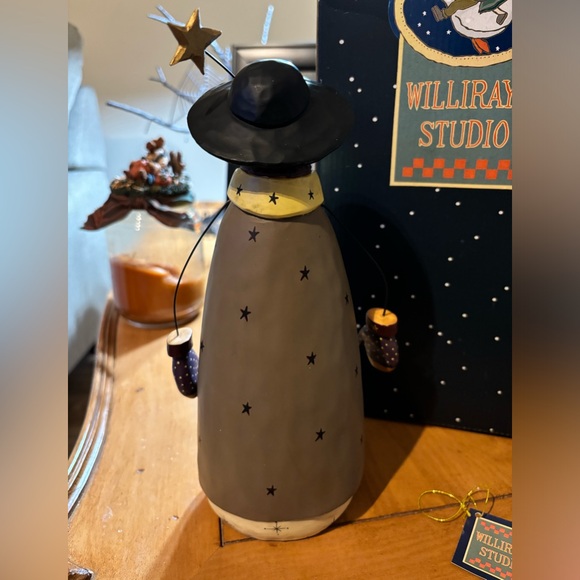 Williraye WW2364 Snowlady w/ Wire Arms - Picture 2 of 4